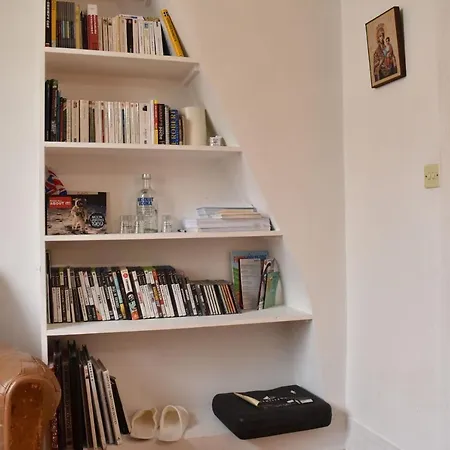 1 Bedroom In Central Apartment