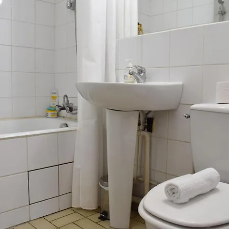 1 Bedroom In Central