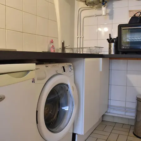 1 Bedroom In Central Apartment *